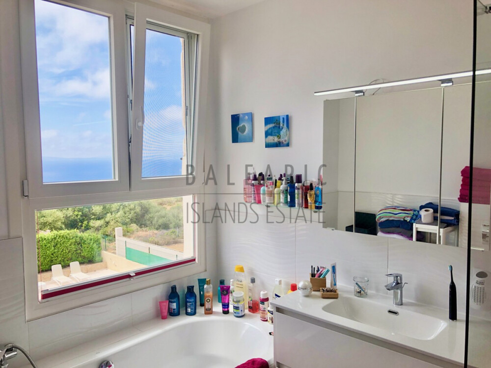 Master Bathroom with Seaview
