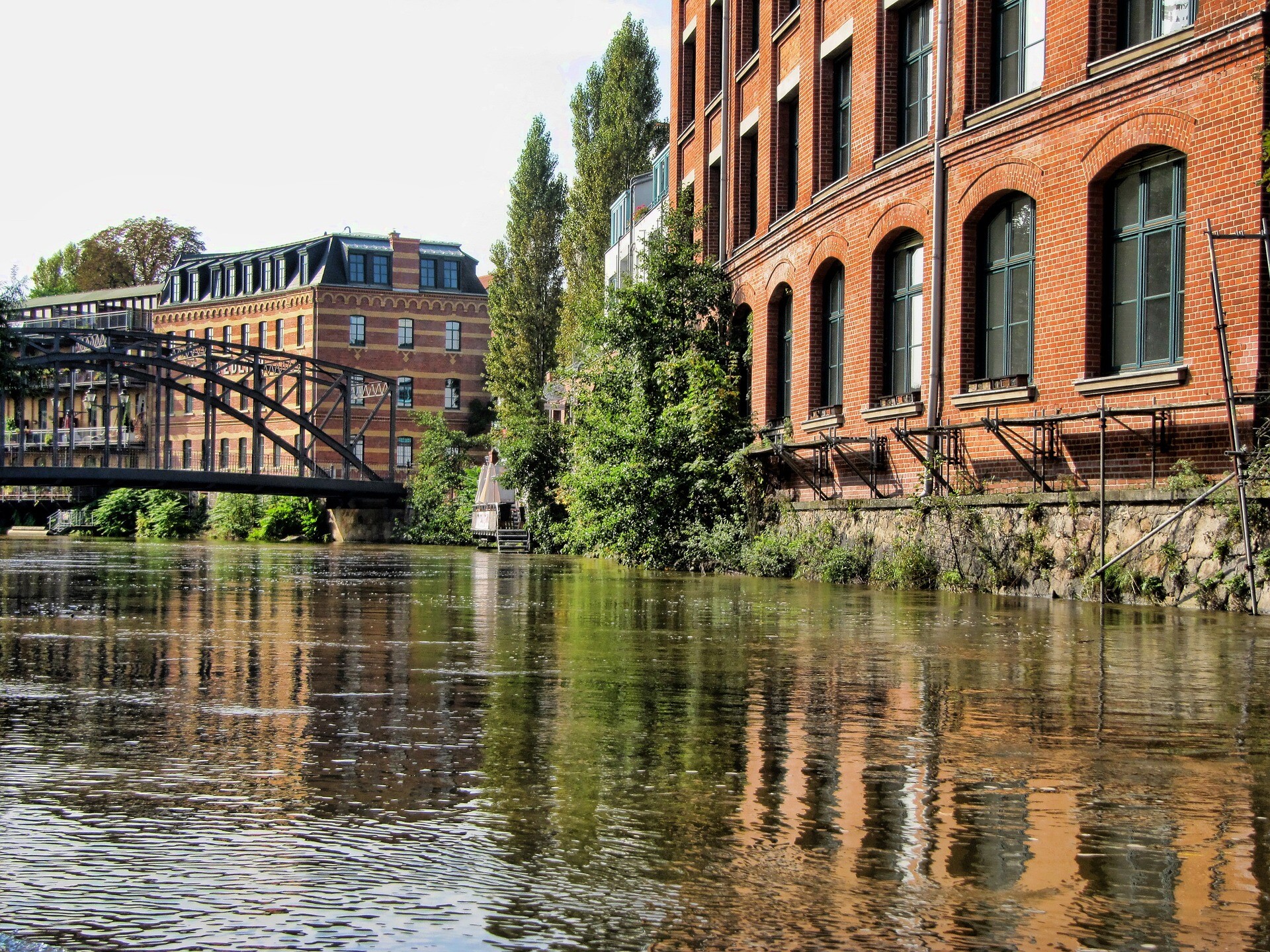 Historische Backsteinarchitektur am Wasser in Leipzig