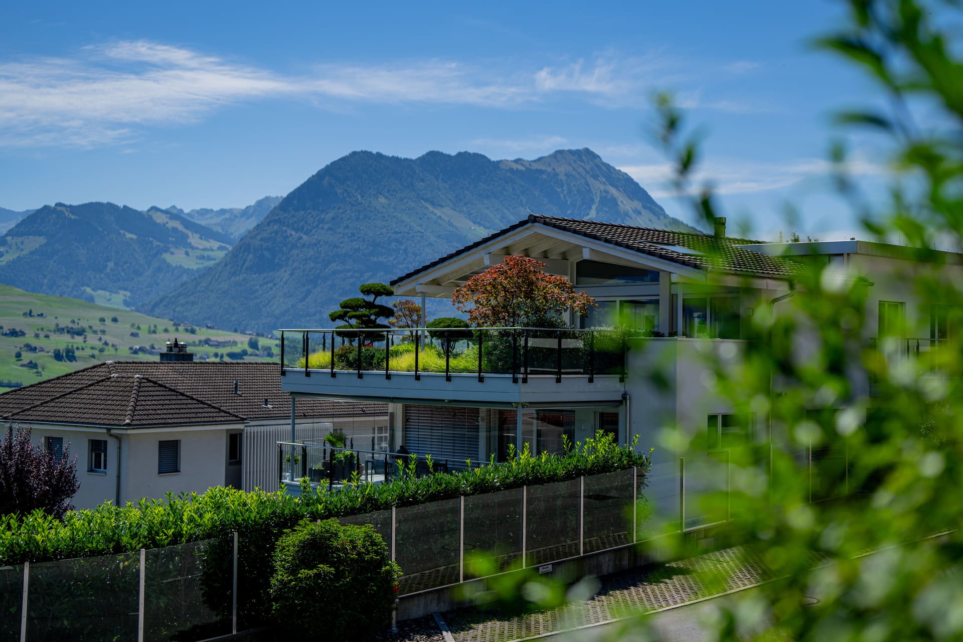 Modernes Haus mit Bergblick