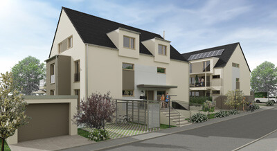 Beige zweistöckige Häuser mit Balkonen und Gehweg bei Sonne.