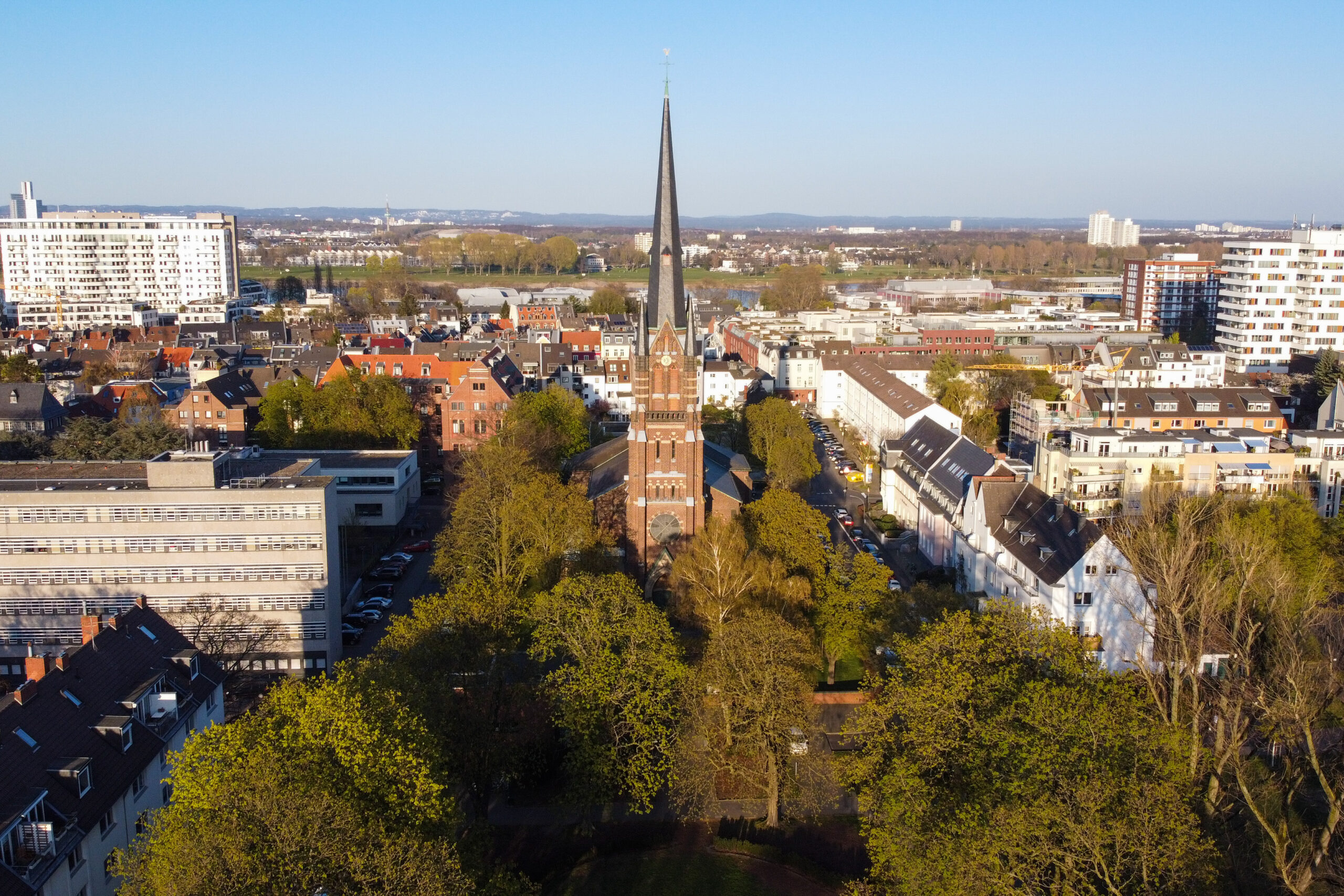 Köln Bayenthal von oben - Blick auf Kirche Sankt Matthias