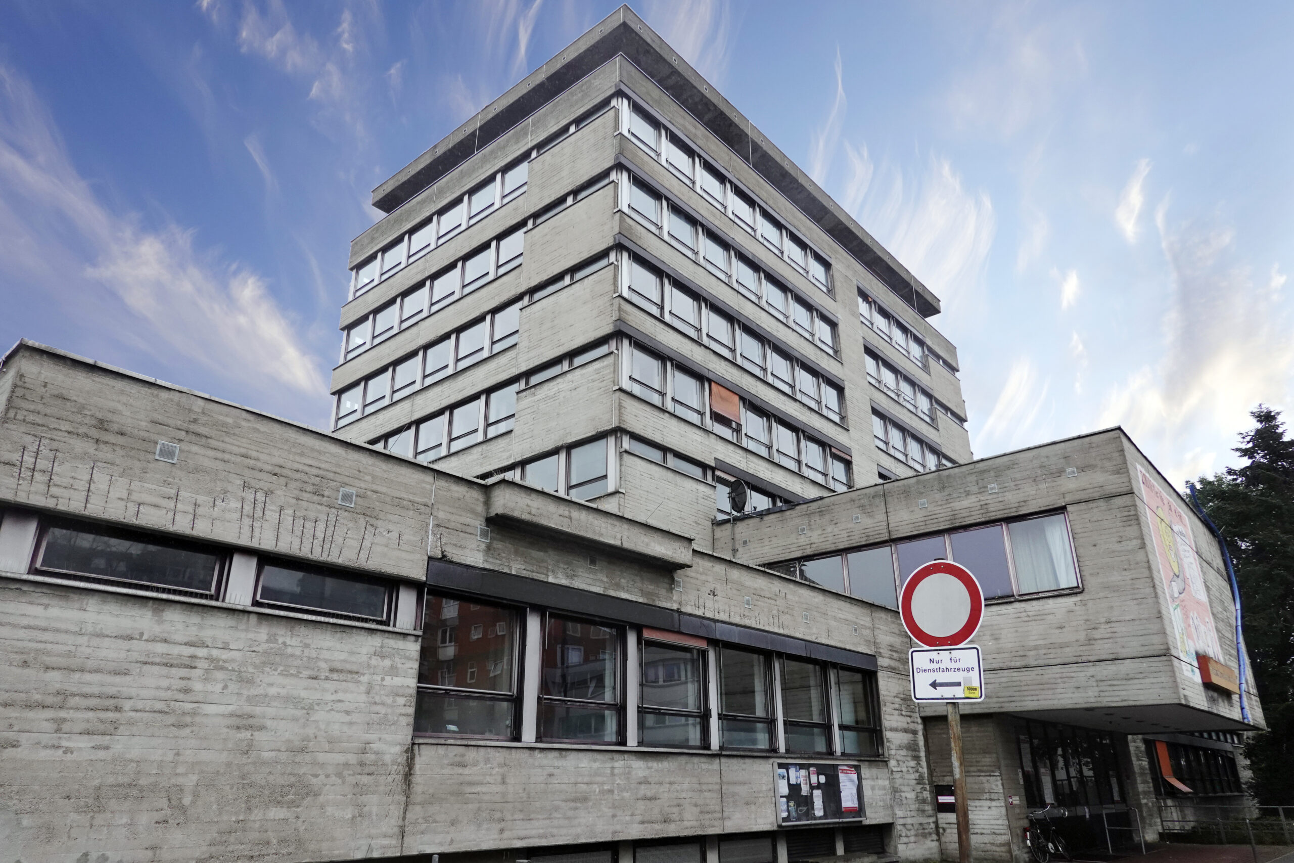 Gebäude aus Beton, quadratische Bauweise