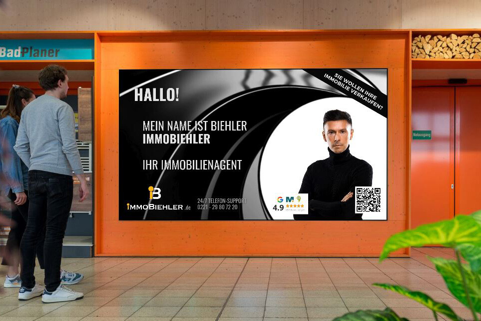 ImmoBiehler Werbeplakat in einem OBI-Baumarkt in Köln