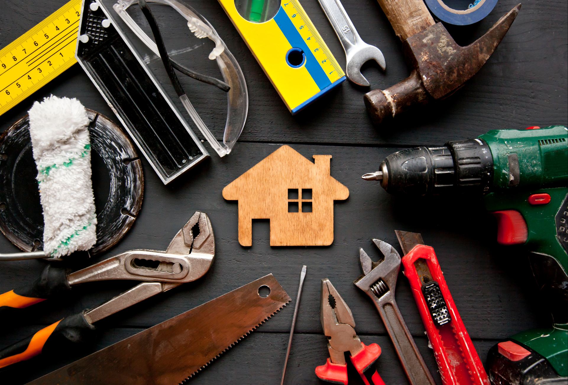 Werkzeugsammlung und Modellhaus für Aufwertung vor dem Verkauf