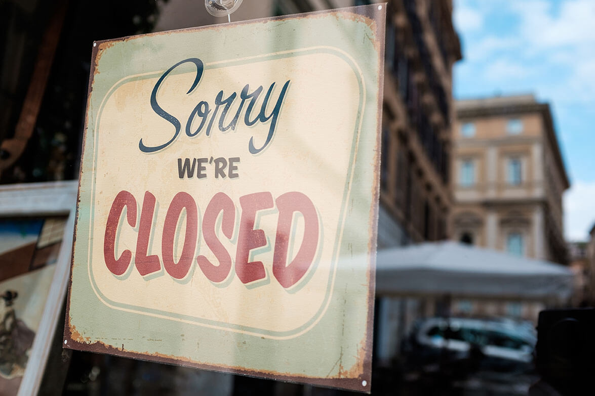 Schild mit der Aufschrift: Sorry we are closed: Beitragsbild zu Corona & Geschäftsmieten