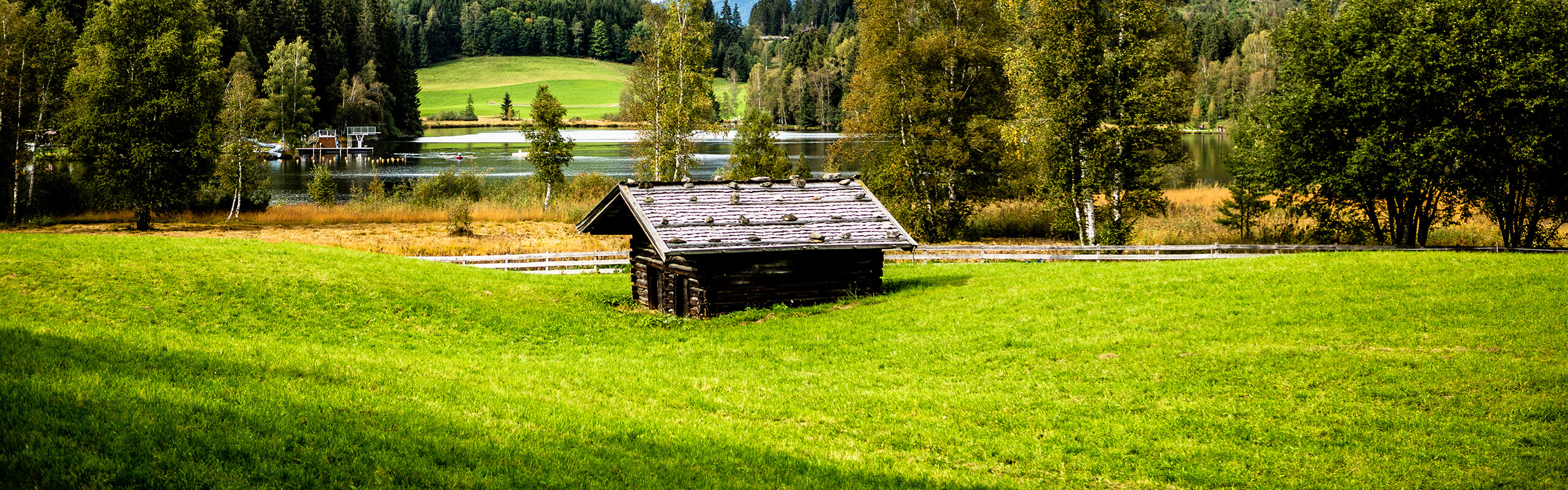 Kleine Holzhütte am Schwarzsee