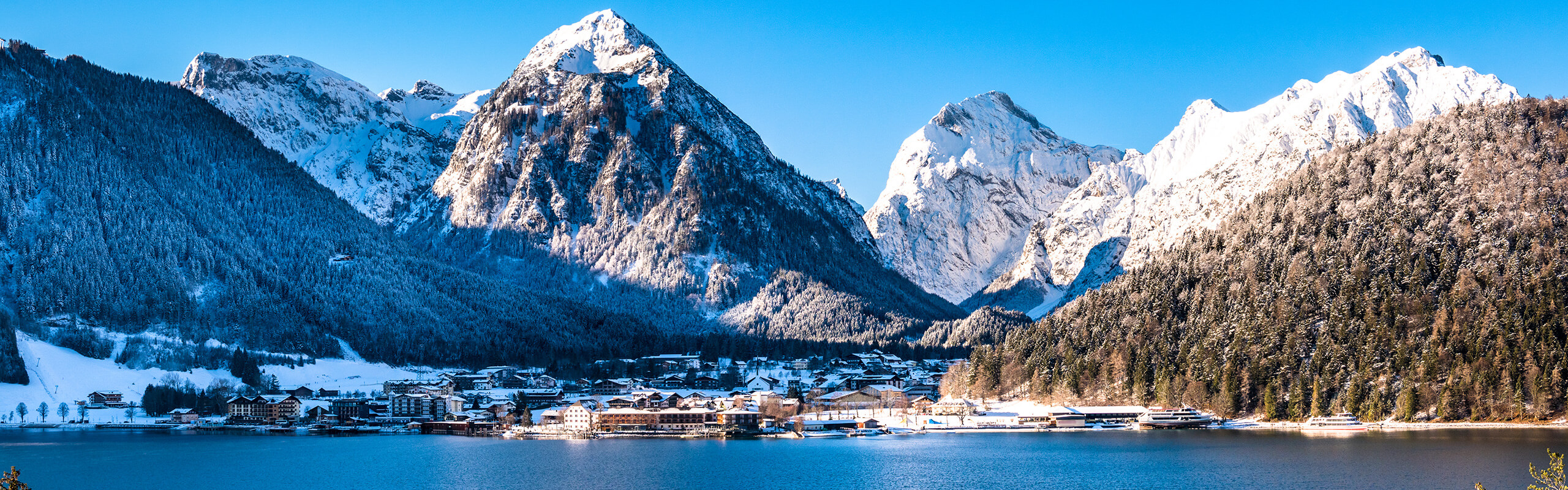 Blick auf die Berge hinter dem Achensee