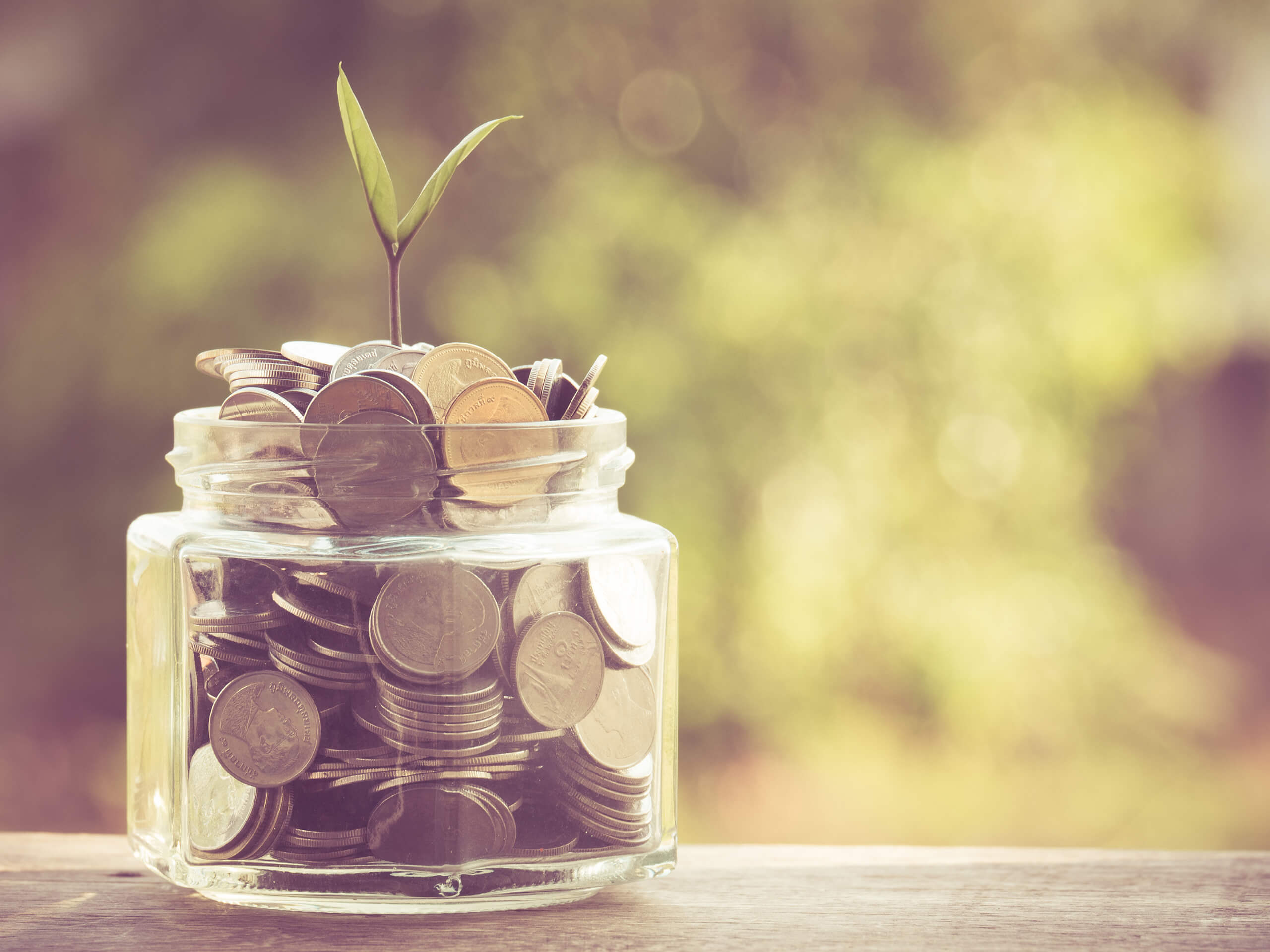 Kleines Glas gefüllt mit Münzen: Die Wertermittlung