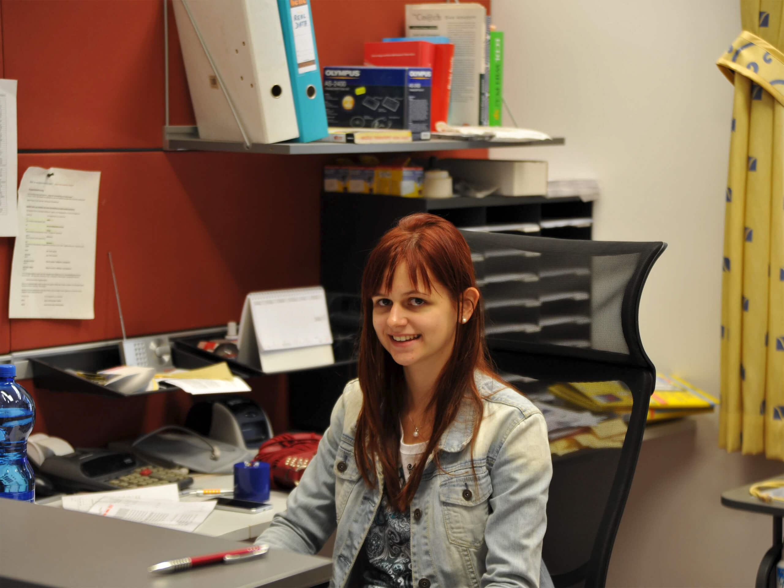 Carmen Rezac im Büro