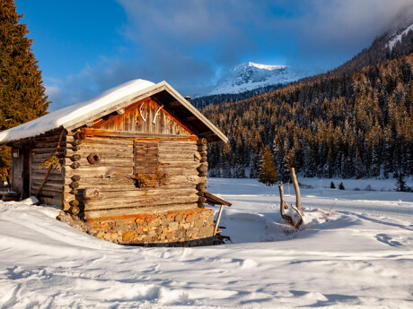 Hütte im Schnee