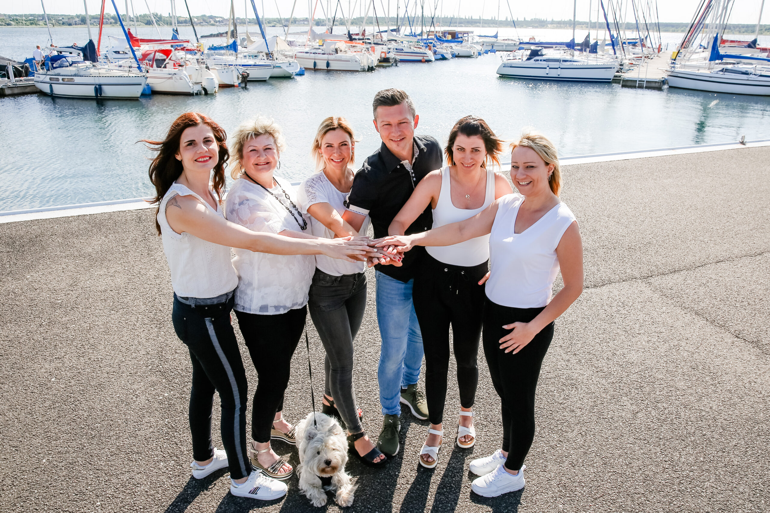 Gruppenfoto des Teams von Anhalt-Immobilien