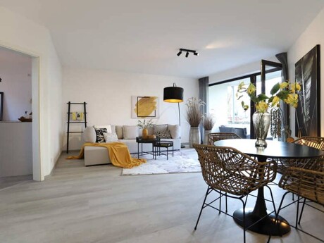 Ein mit Home Staging eingerichtetes Wohnzimmer