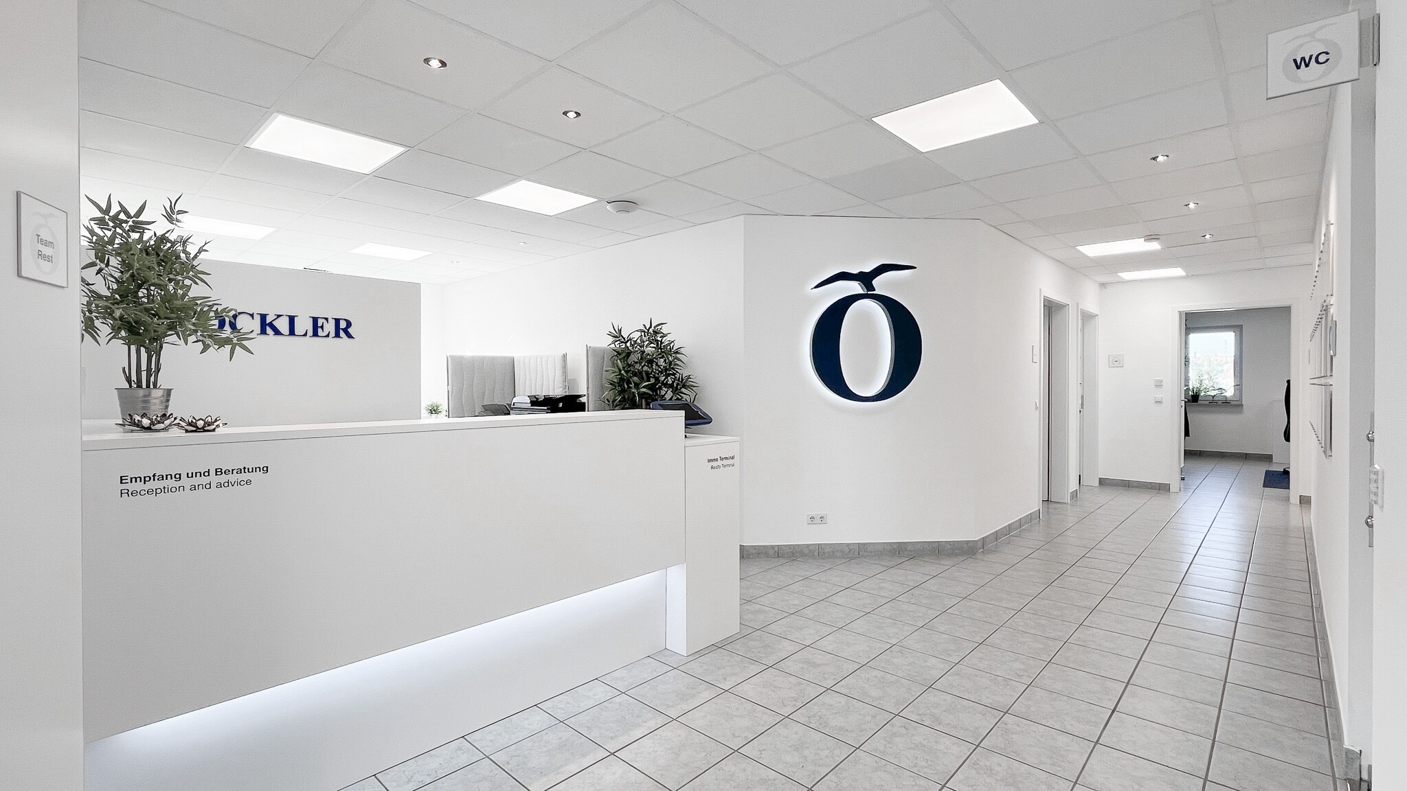 Foto vom Empfang im KundenCenter vom Immobilienmakler BÖCKLER Immobilien in Pforzheim