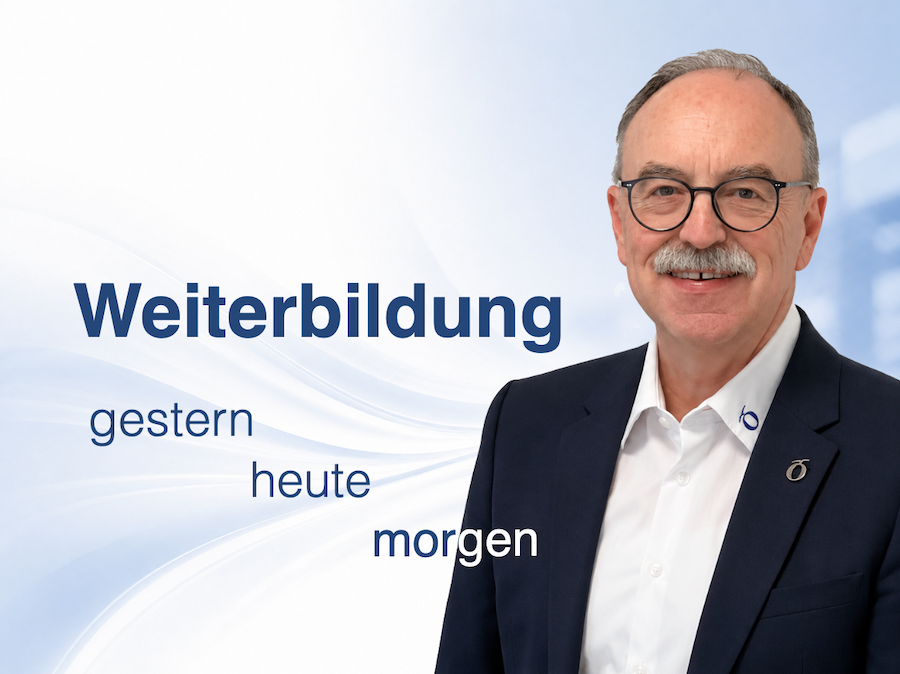 Porträt von Frank Böckler vor einem hellen, modernen Hintergrund in den Unternehmensfarben von BÖCKLER Immobilien. Links neben ihm steht groß das Wort „Weiterbildung“, darunter die Begriffe „gestern“, „heute“ und „morgen“. Das Motiv symbolisiert lebenslanges Lernen, fachliche Entwicklung und die kontinuierliche Anpassung an neue Anforderungen in der Immobilienbranche.