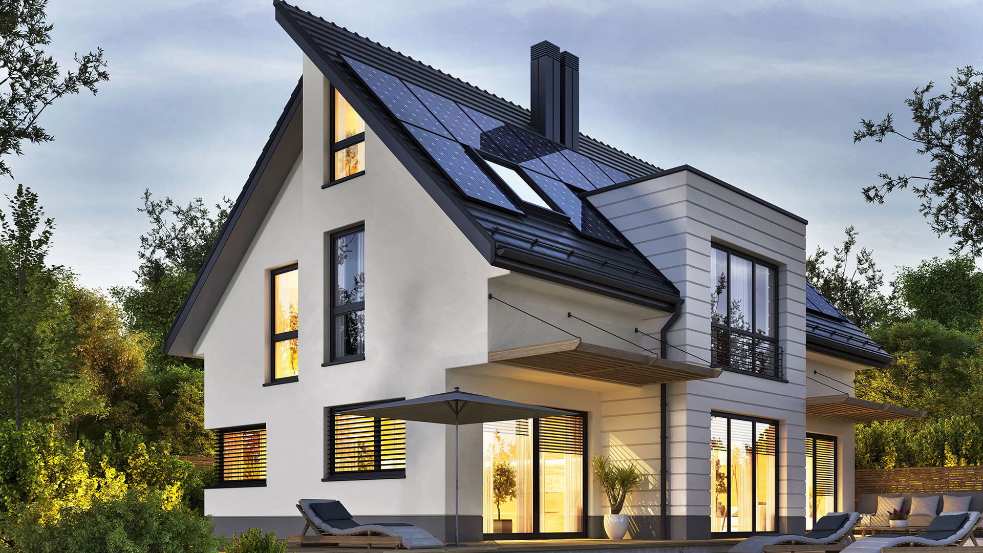 Haus mit Solarpaneelen auf dem Dach
