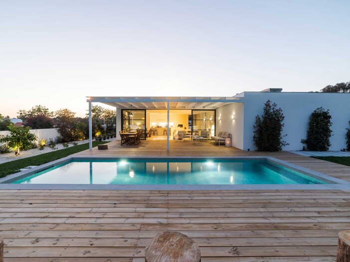 Luxuriöse Villa mit Terrasse und Pool