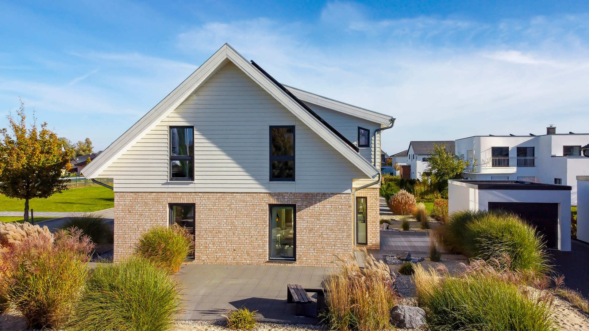 Seitenansicht modernes Einfamilienhaus