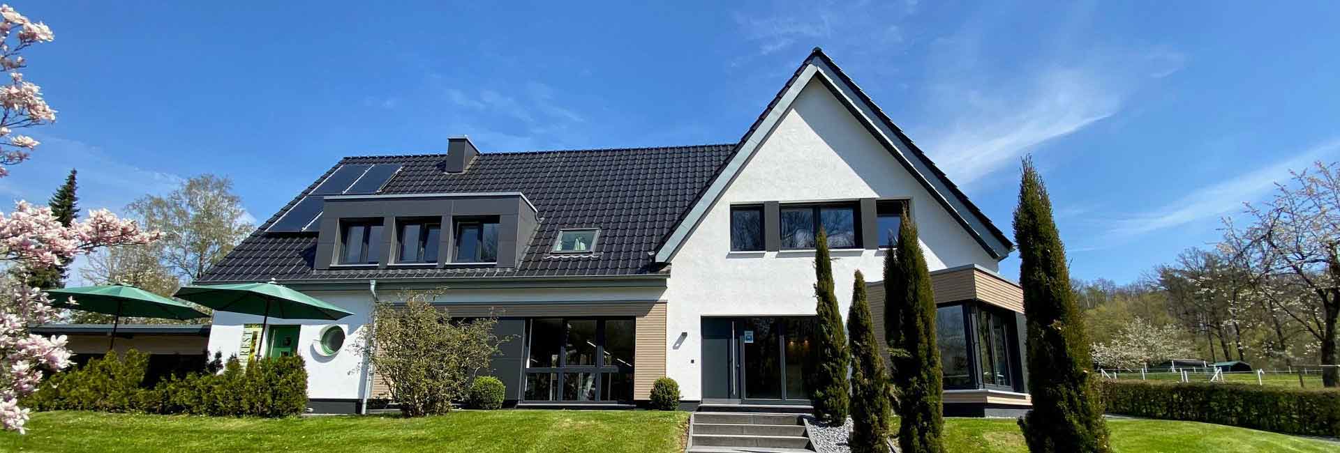 Einfamilienhaus mit großem Vorgarten