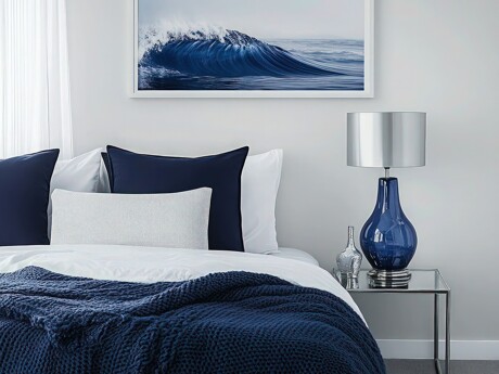 Schlafzimmer mit blauen Akzenten