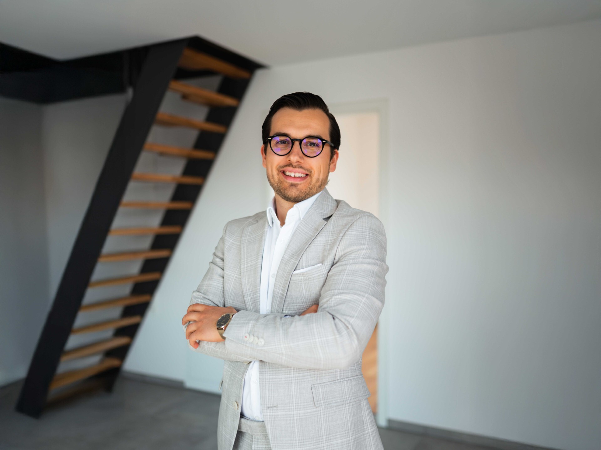 Gründer und Inhaber von DOLDI IMMOBILIEN in einer Penthousewohnung.