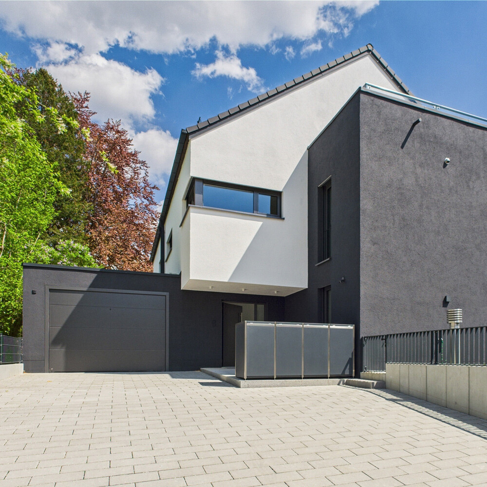 Moderne Neubau Immobilie mit Garage