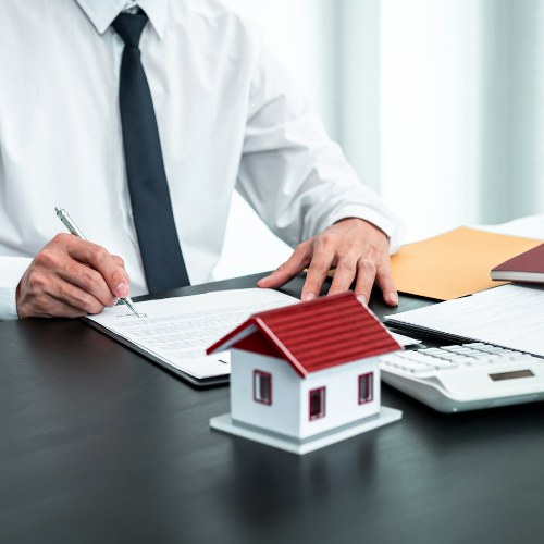 immobilienmakler-frankfurt-dornbusch-immobilien-immobilienbewertung-immobilie-verkaufen-frankfurt-haus-unterschreiben-immobilienbewertung-immobilie-bewerten-verkauf-immobilienverkauf