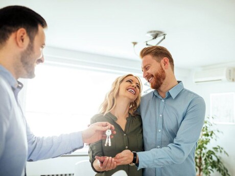 immobilienmakler-offenbach-am-main-dornbusch-immobilien-schluesseluebergabe