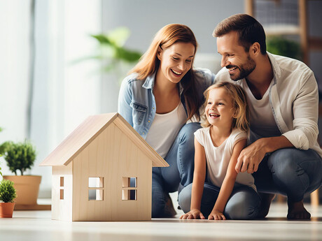 Glückliche Familie zuhause