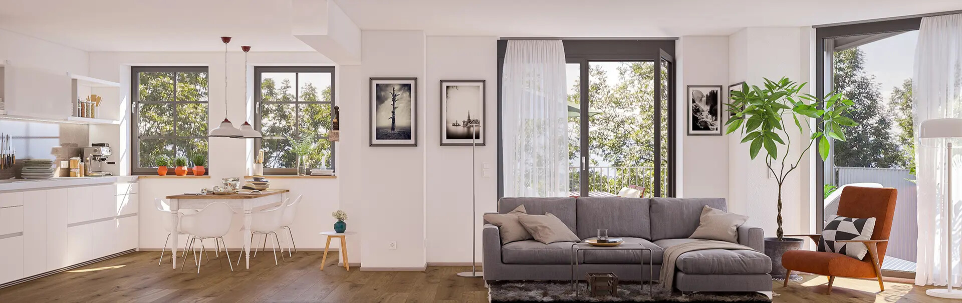 Wohnzimmer und Küche mit großen Fenstern, grauem Sofa, Pflanzen