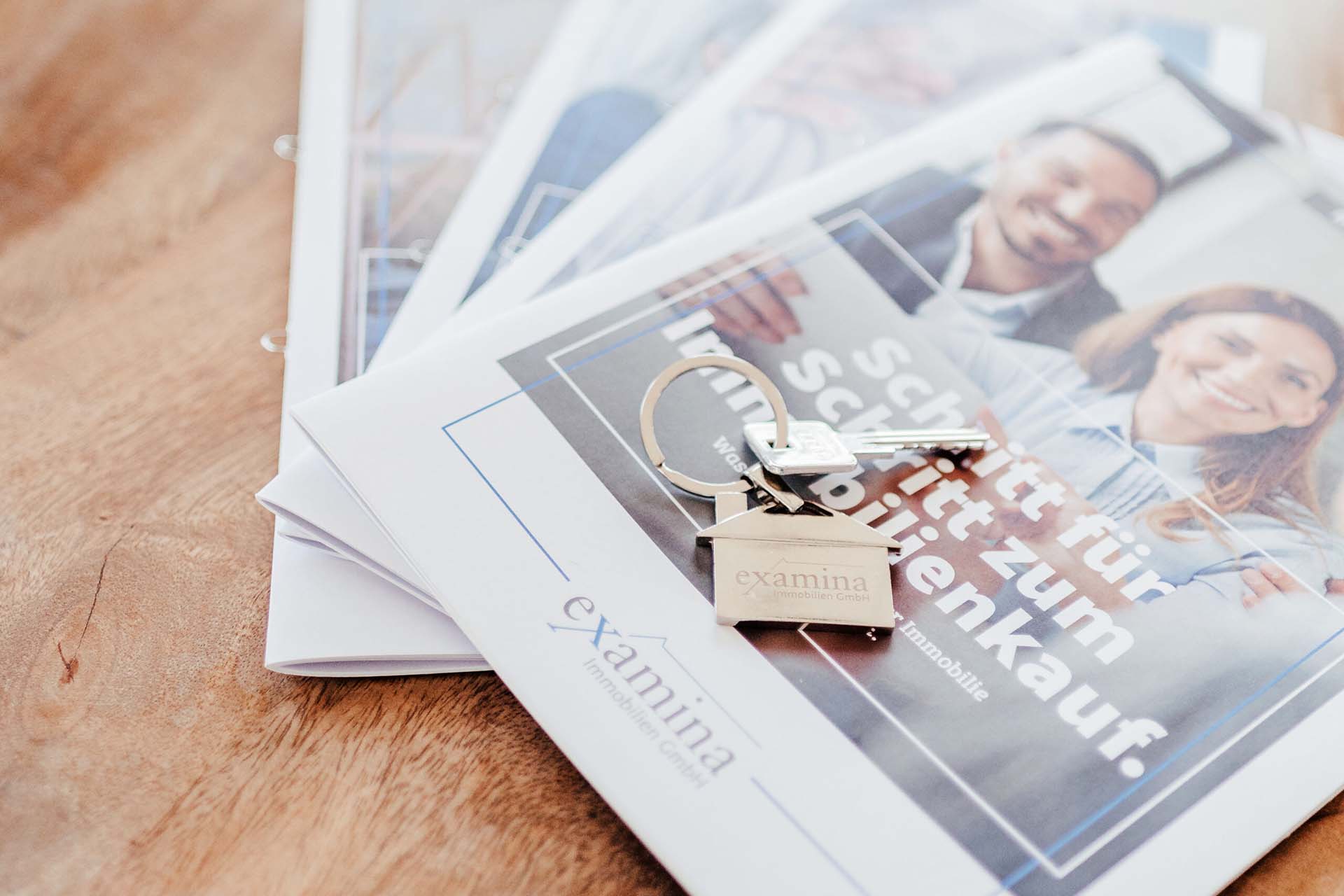 Schlüssel auf Ratgeber