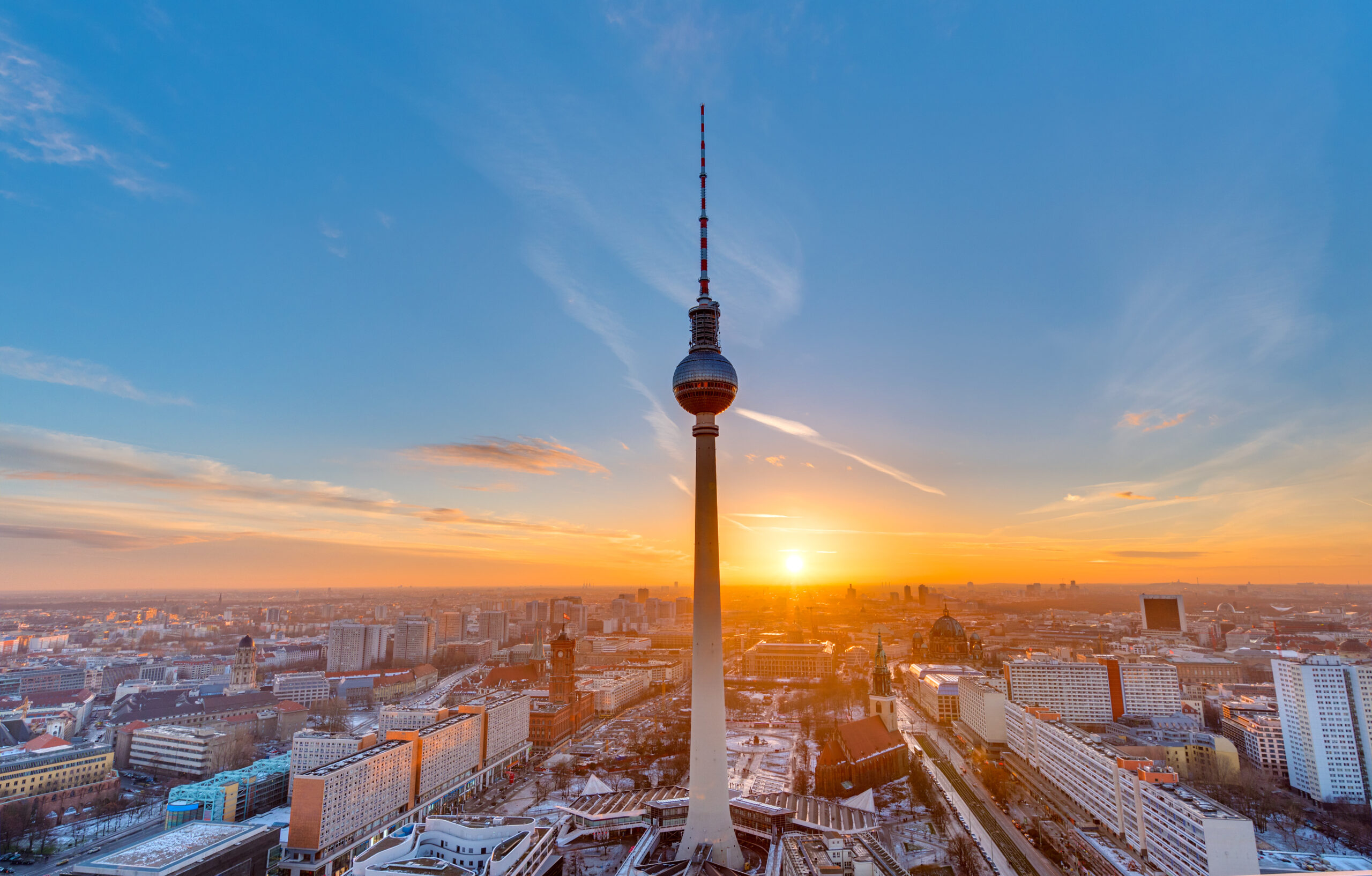 Fernsehturm in Berlin vor Sonnenuntergang