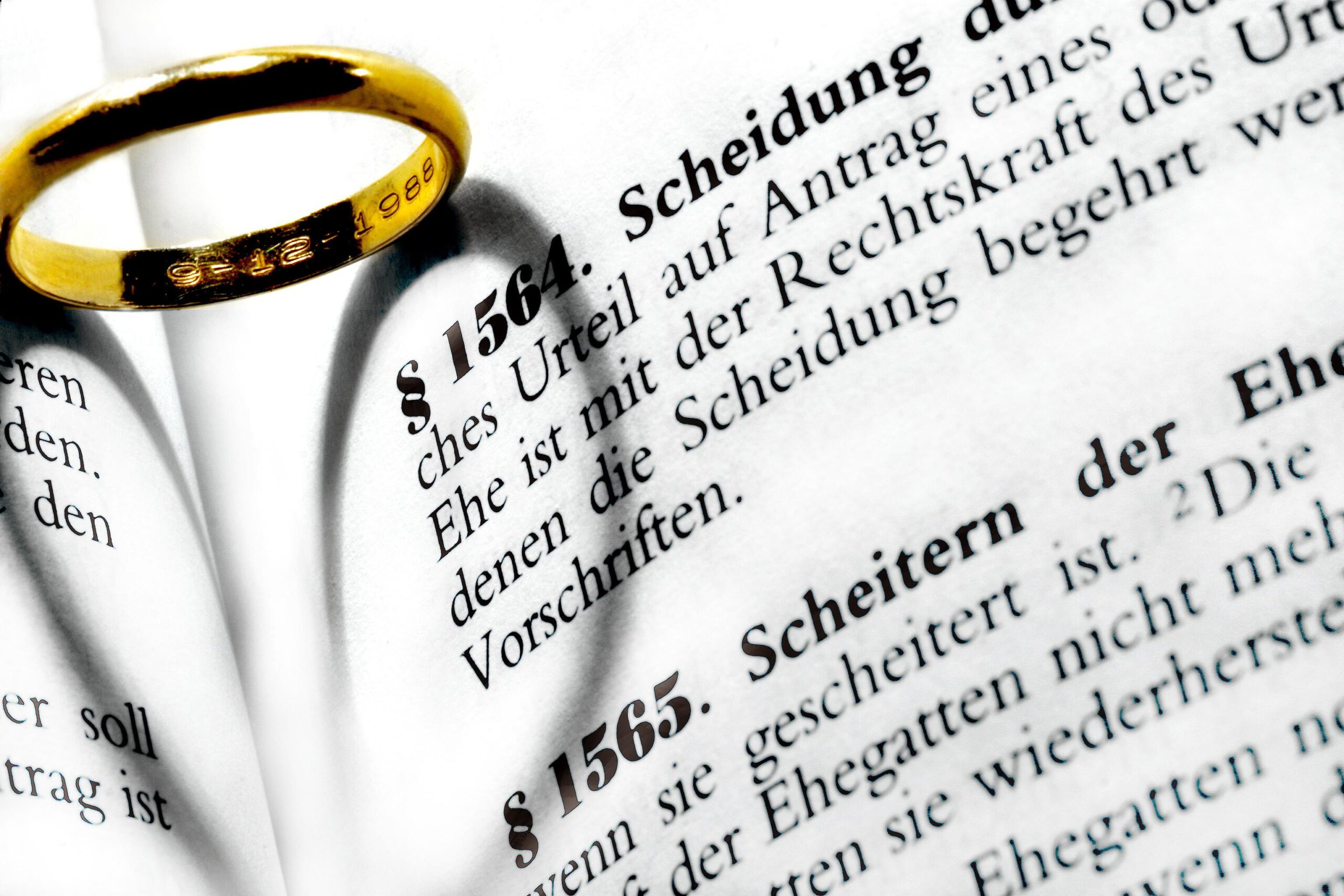 Goldring wirft Herz-Schatten auf deutschem Scheidungsgesetz.