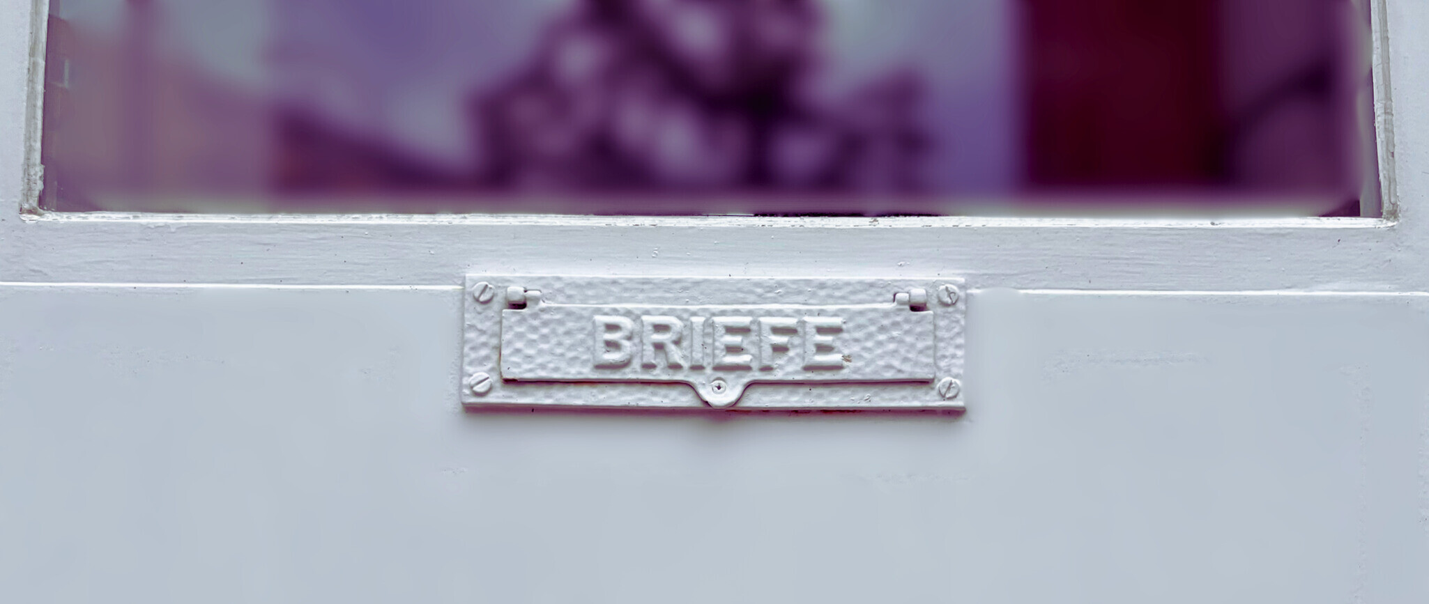 Postschlitz für Briefe an einer Haustüre