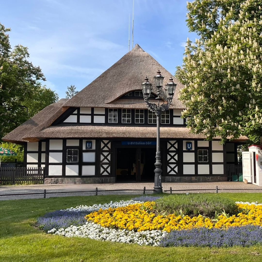 Aufnahme der U-Bahn Station Dahlem Dorf in Berlin