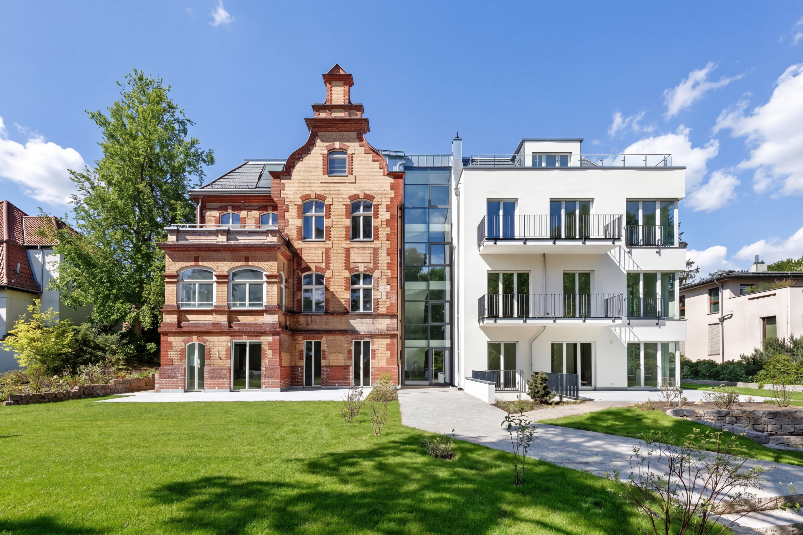 Neubau Trifft auf Altbau. Einmaliges Ensemble aus einem Altbau und angebauten Neubau