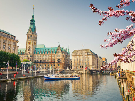 Rathaus von Hamburg Nähe der Alster