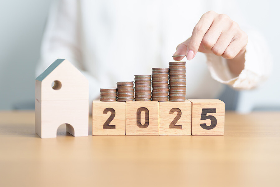 2025 mit Münzstapeln