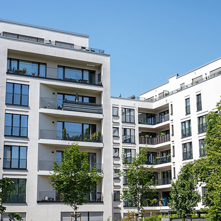 Modernes Mehrfamilienhaus