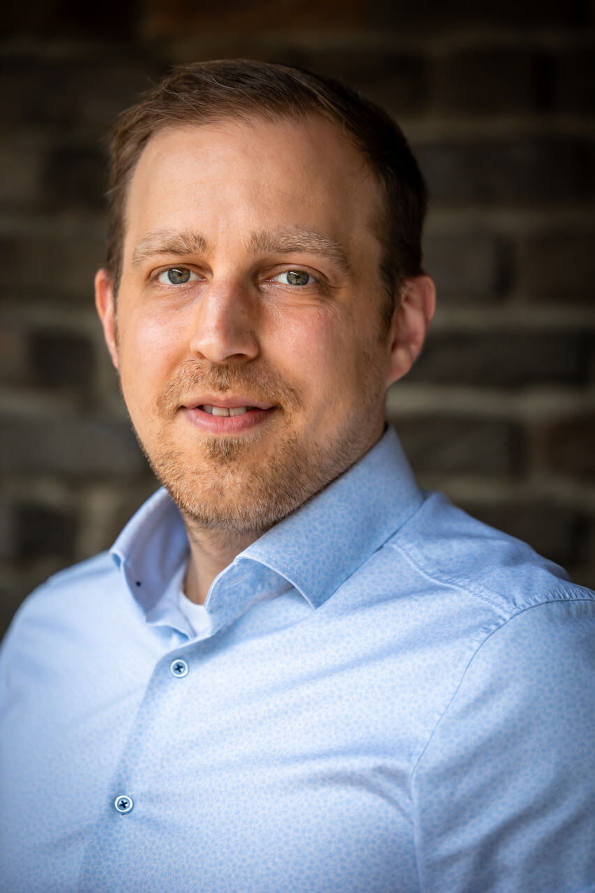 Immobilienmakler Dennis Buscher bei P. Buscher Immobilien und Finanzierung in Delmenhorst