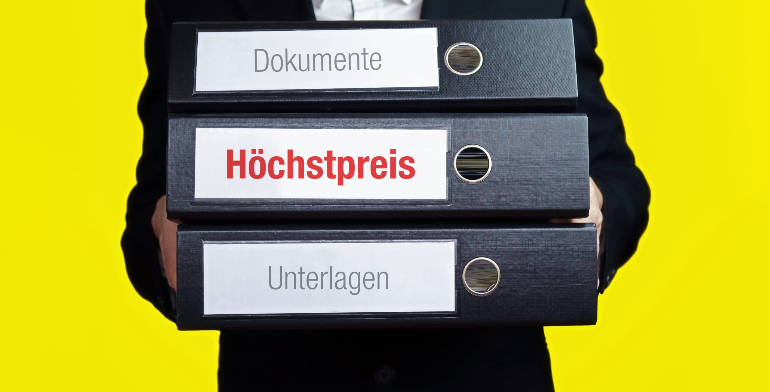Drei Ordner mit den Aufschriften Dokumente, Höchstpreis, Unterlagen vor Gelb.