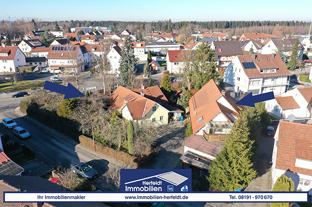 Wohnviertel von oben, zwei blaue Pfeile auf bestimmten Häusern.