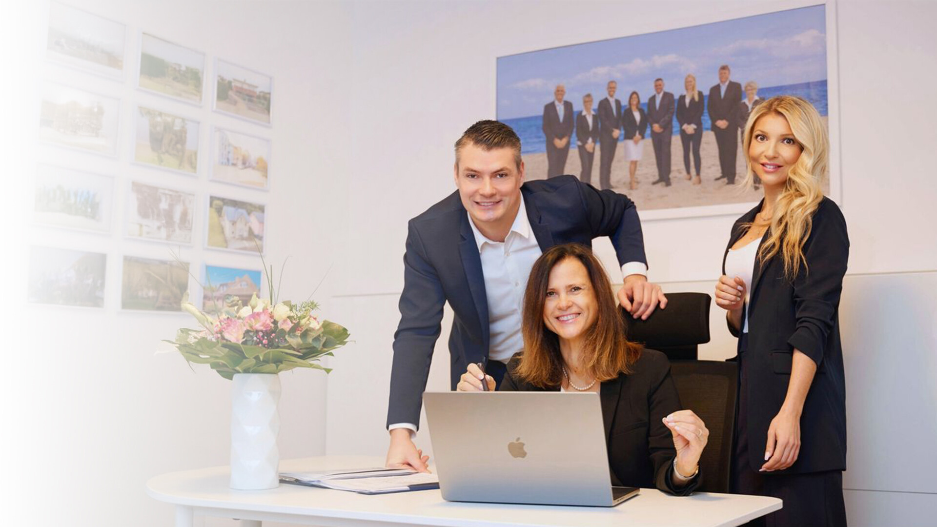 Teamfoto: Birgit und David Kaesler mit Jenny Ertel.