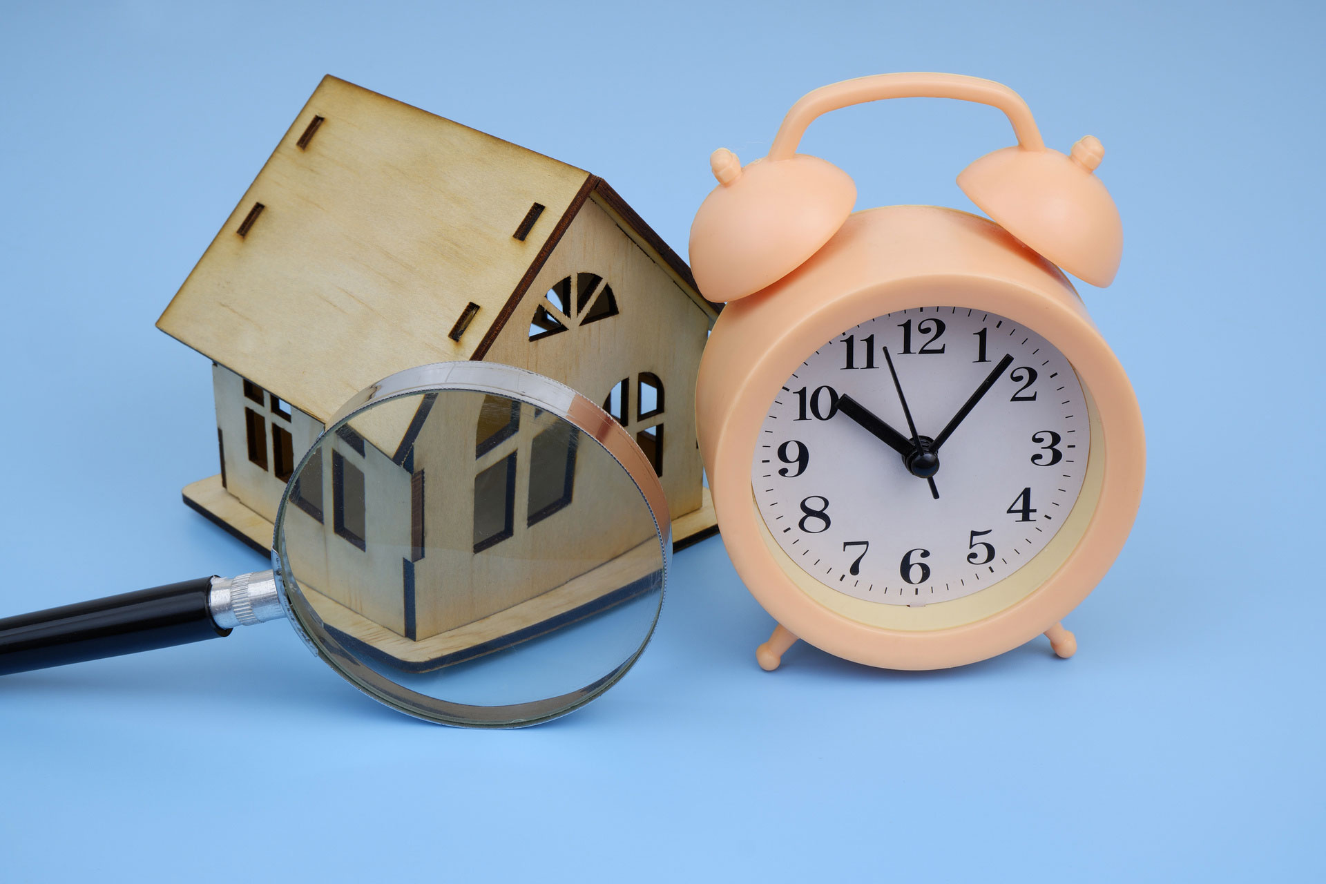 Modellhaus mit Wecker