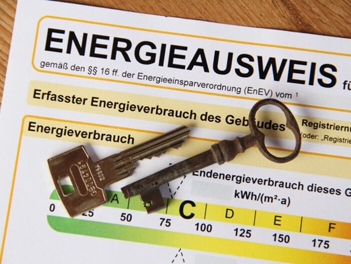 Energieausweis mit Schlüsseln