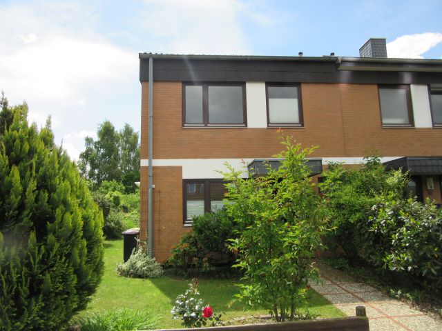 Hausansicht in Egestorf mit Garten.