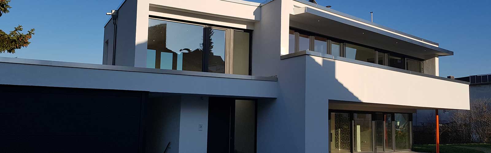 Außenansicht eines Hauseingangs.