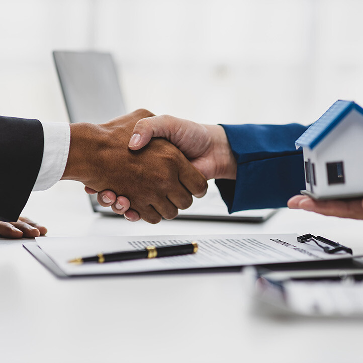 Handschlag Makler Immobilienverkauf