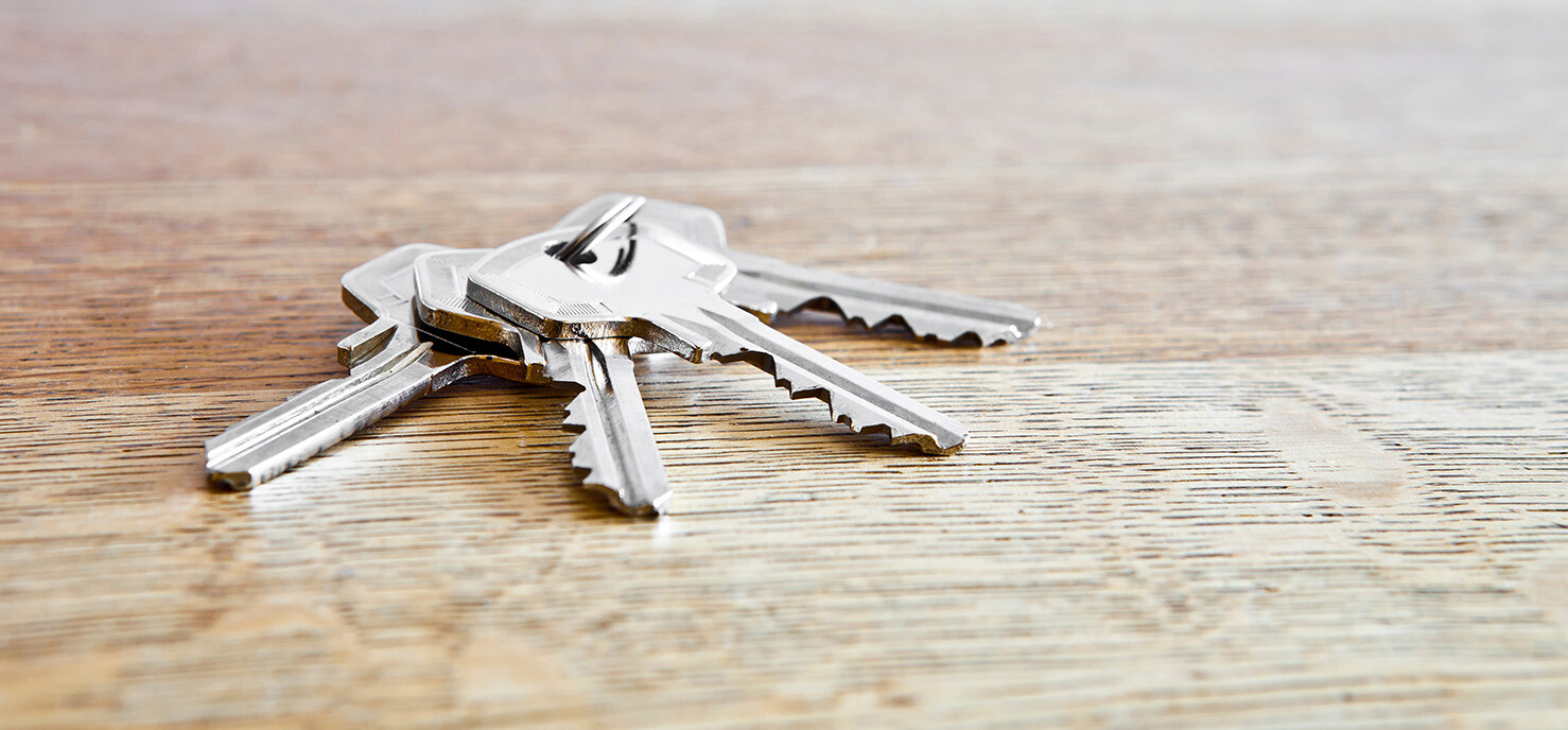 Schlüssel auf Tisch