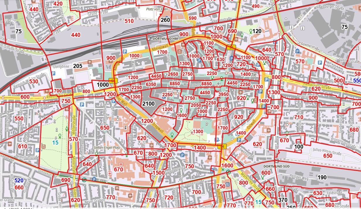 Karte der Straßen und Gebäude der Stadt mit rot und orange nummerierten Zonen.