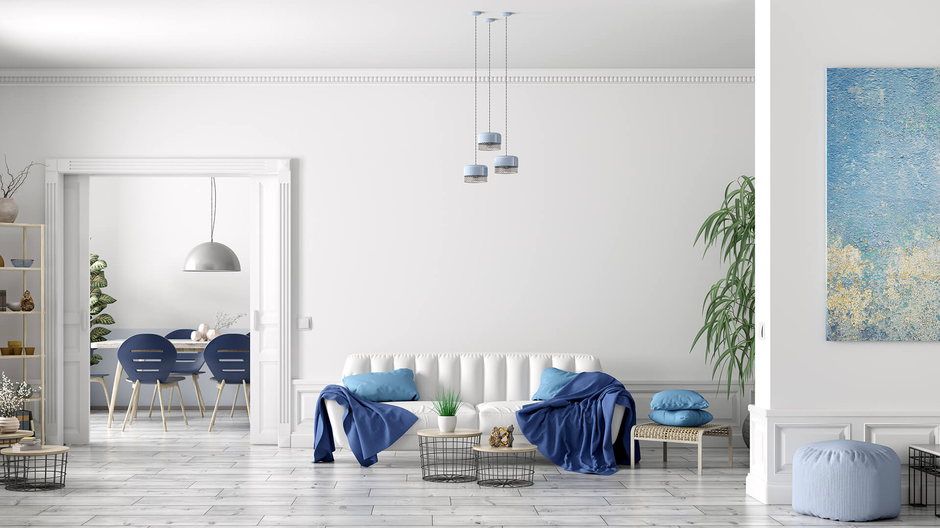 Wohnzimmer mit weißem Sofa, blauen Akzenten und Pflanzen.